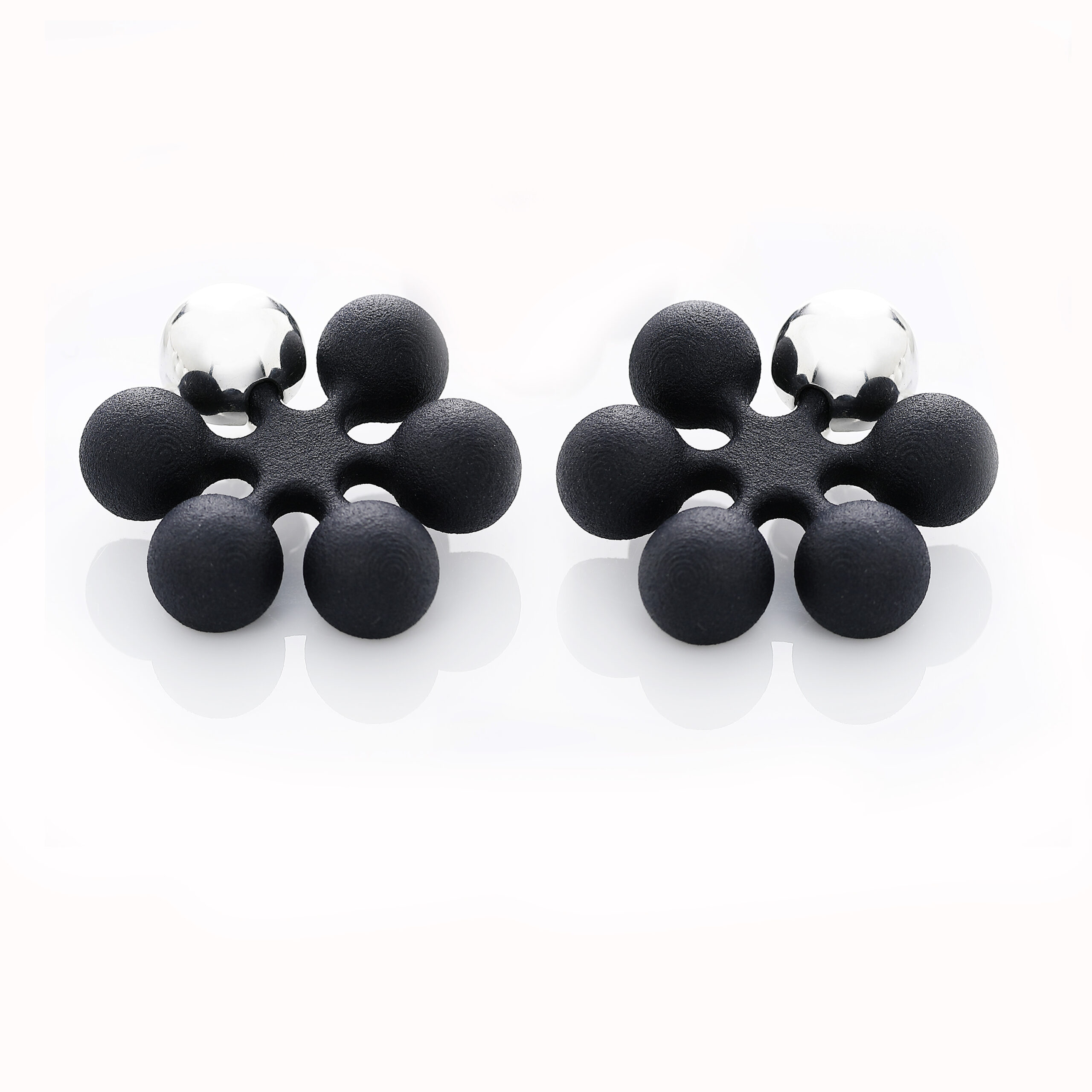 Snow flowers 3D earrings, large, black