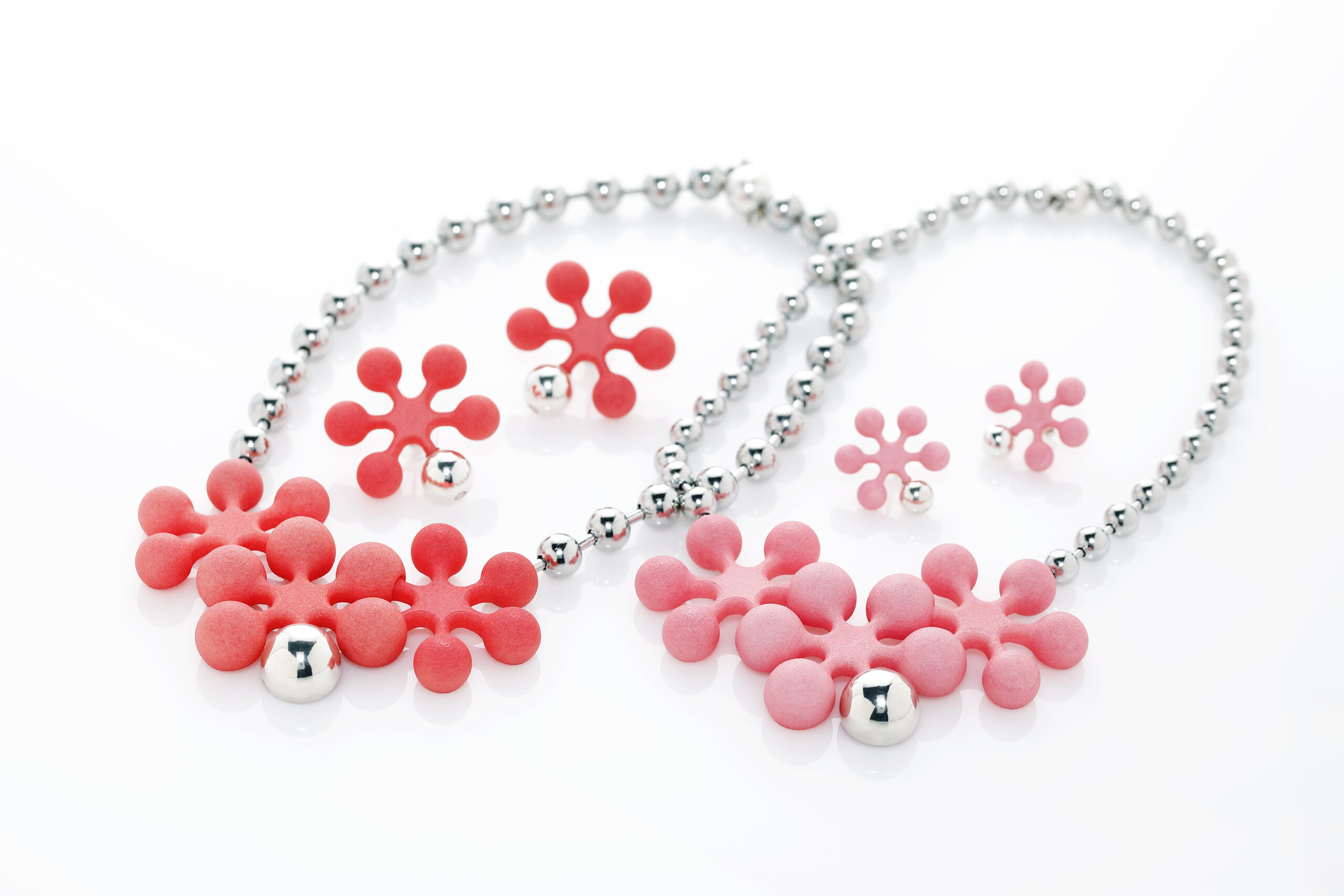 Kõrvarõngaste ja kaelakee komplekt