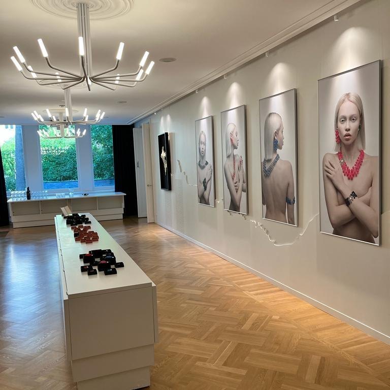 Helsinki Nix Flores näitus Helsinkis Eesti Suursaatkonnas